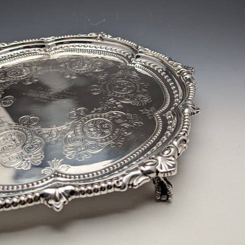 1903年 英国アンティーク 純銀製サルヴァ トレイ 直径32cm 824g GOLDSMITHS & SILVERSMITHS